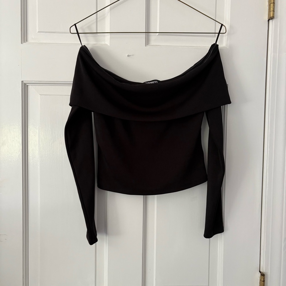 LAST CHANCE Express Black Off-Shoulder Crop Top